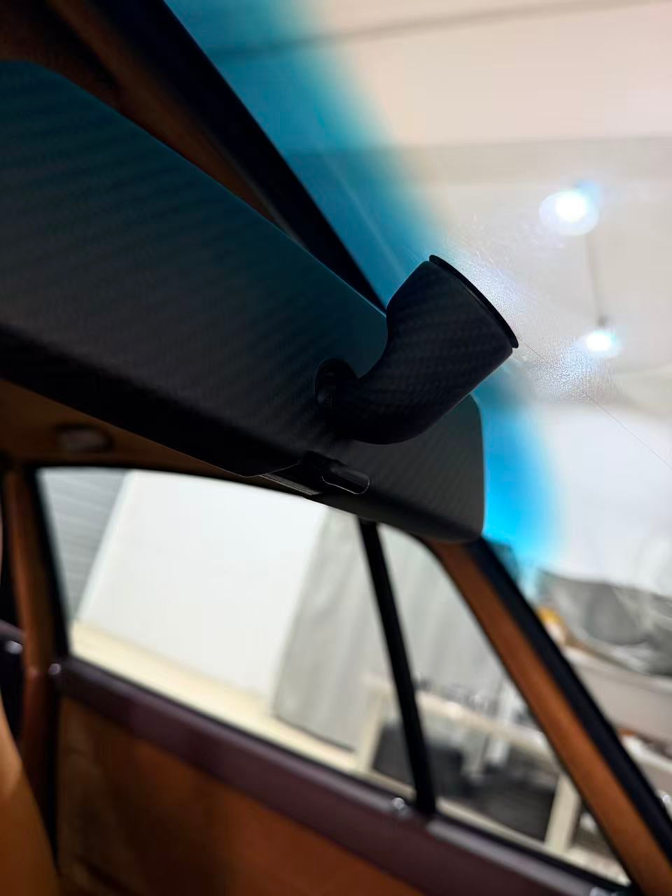 Carbon interior rear view mirror 993