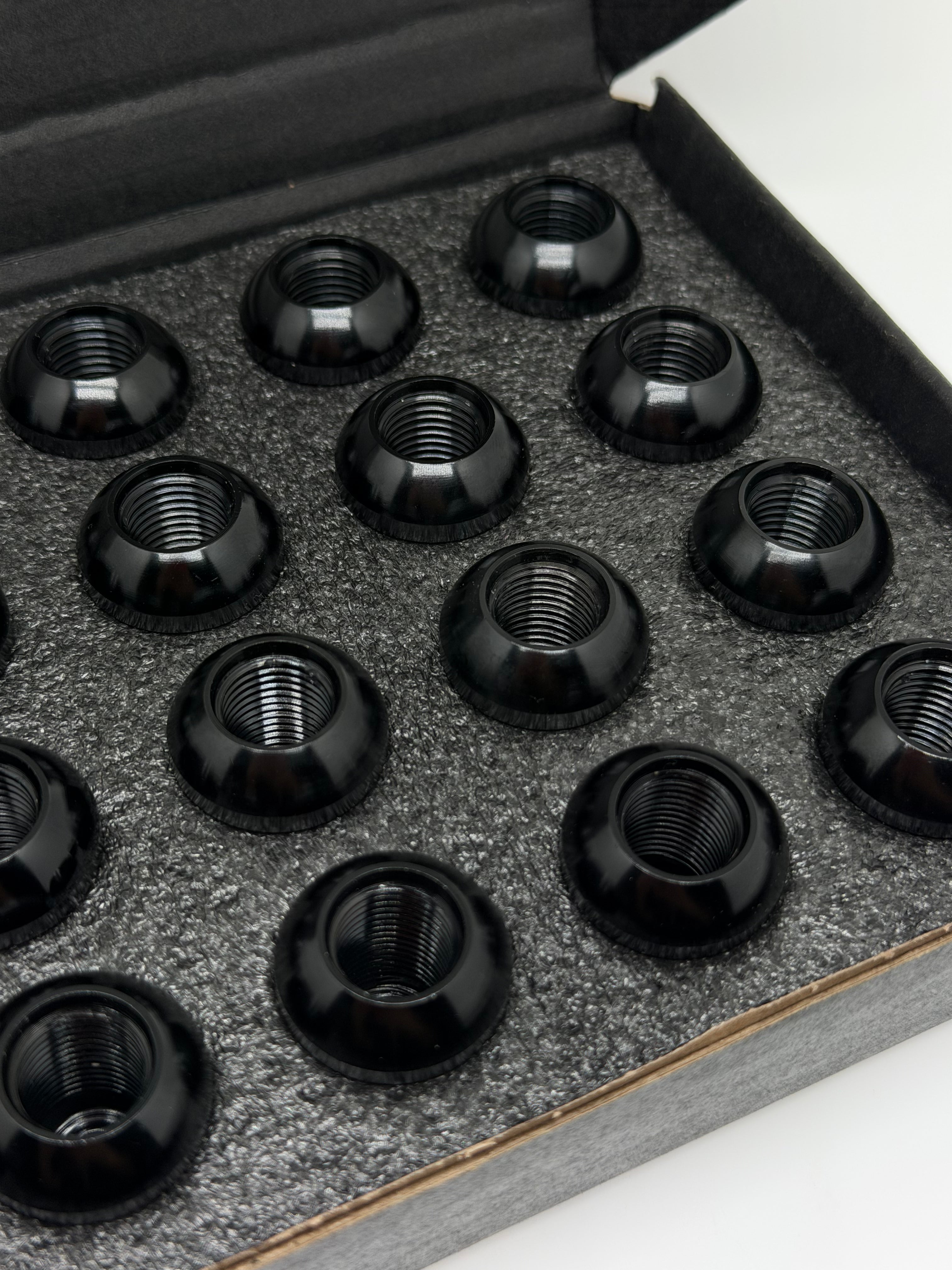 Aluminum lightweight wheel nuts(20 as a set) Porsche 993/964/944/968/928/924(99918200336/99918200351)