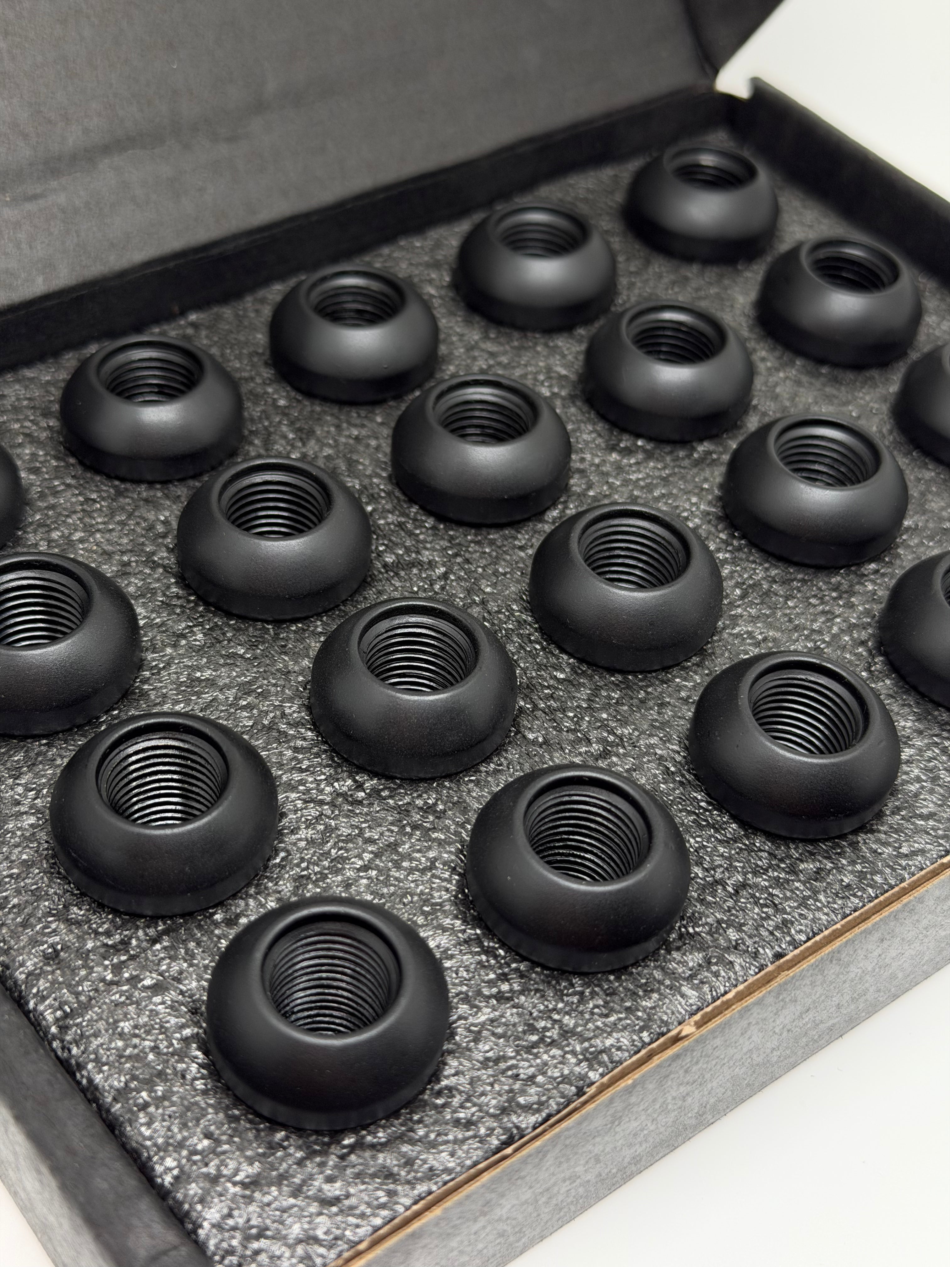Steel wheel nuts(20 as a set) for Porsche 993/964/944/968/928/924(99918200336/99918200351)